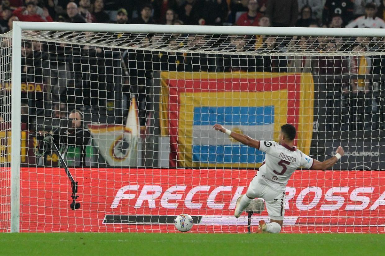 Masina pasticcia sulla linea e la Roma passa con Dybala
