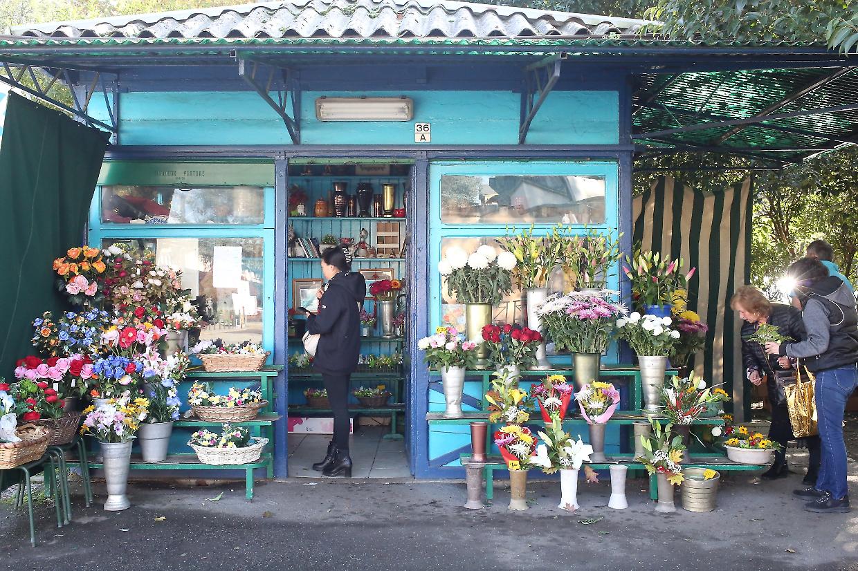 Fiori e ricordi: Torino si prepara a commemorare i suoi defunti