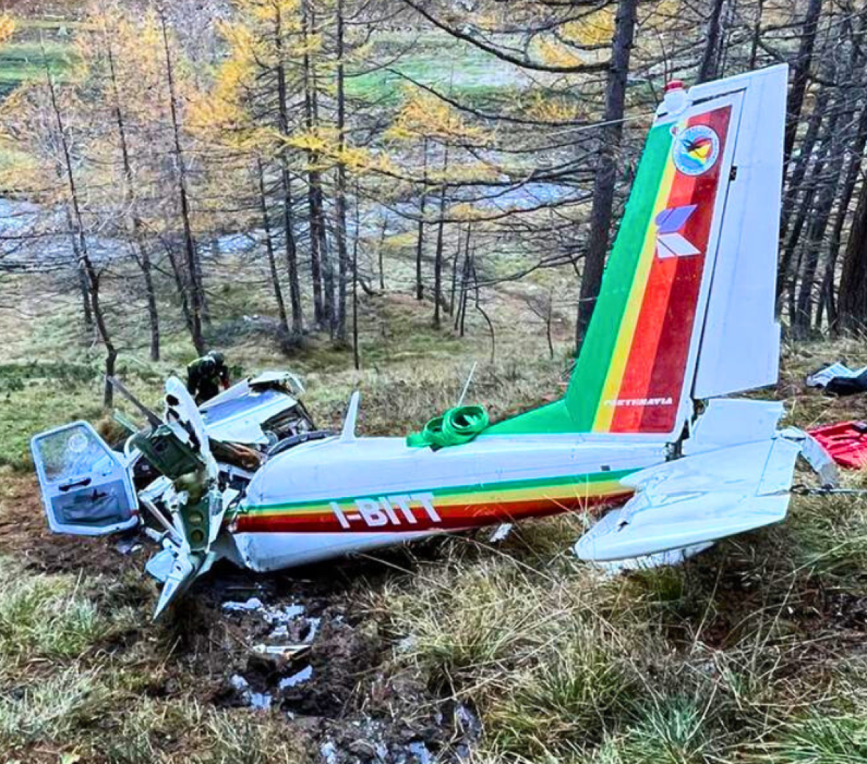 Precipita un aereo in Valle d'Aosta, feriti tre passeggeri piemontesi a bordo