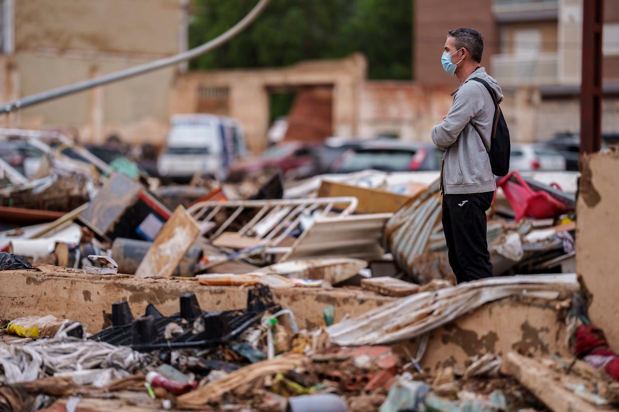 Alluvione in Spagna, allerta a Barcellona  70 voli cancellati all'aeroporto di El Prat. Valencia, Non ci sono vittime nel parcheggio ad Aldaia
