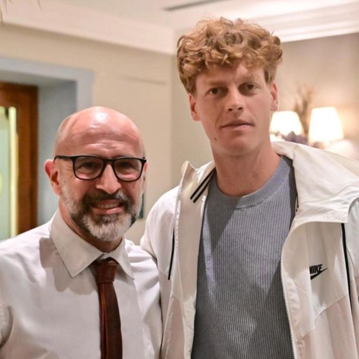 Carne cruda e filetto di fassone alla piasta: la cena di Sinner (a Torino) nel ristorante preferito da Djokovic...