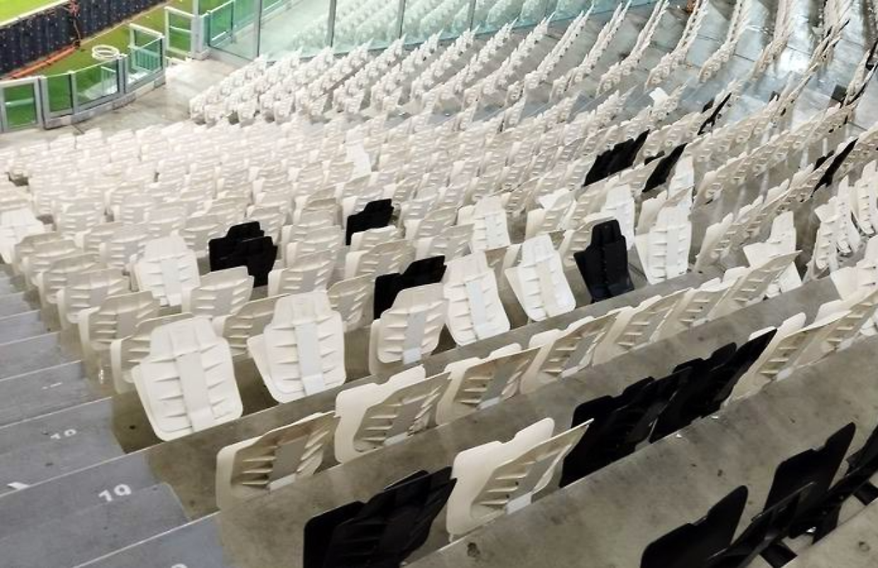 Bagni distrutti e seggiolini spaccati: le foto del settore ospiti allo Stadium dopo il derby