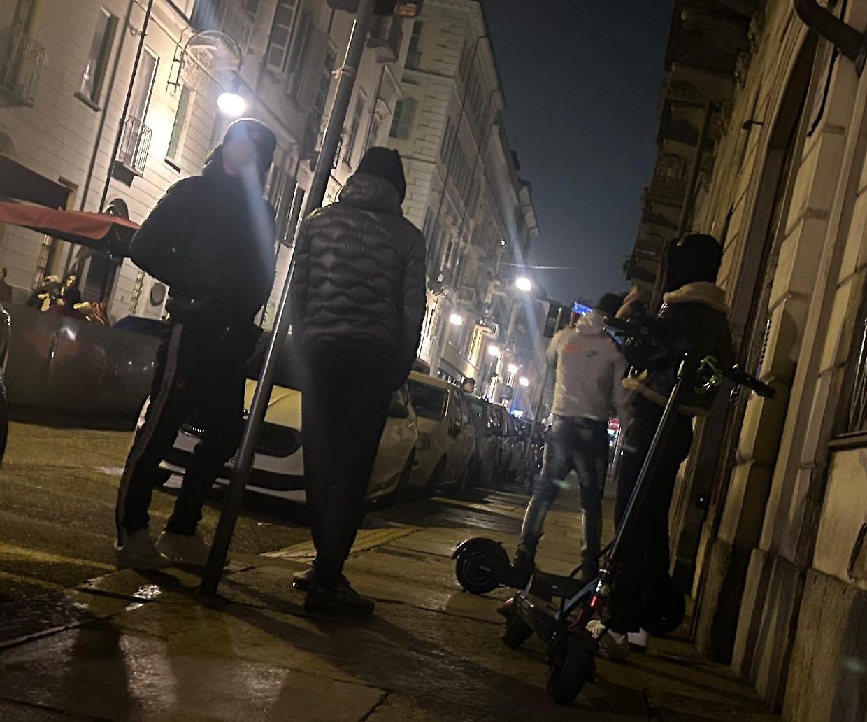 Centro di Torino "maledetto" fra droga, baby gang e alcol ai ragazzini: «È colpa dei maranza»