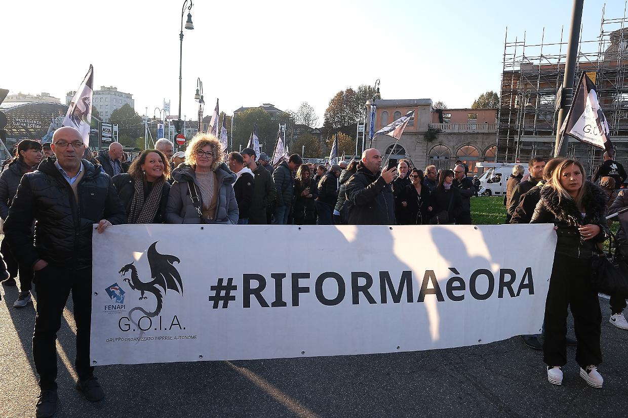 Ambulanti in protesta a Torino: “Basta promesse, vogliamo garanzie sulle licenze”