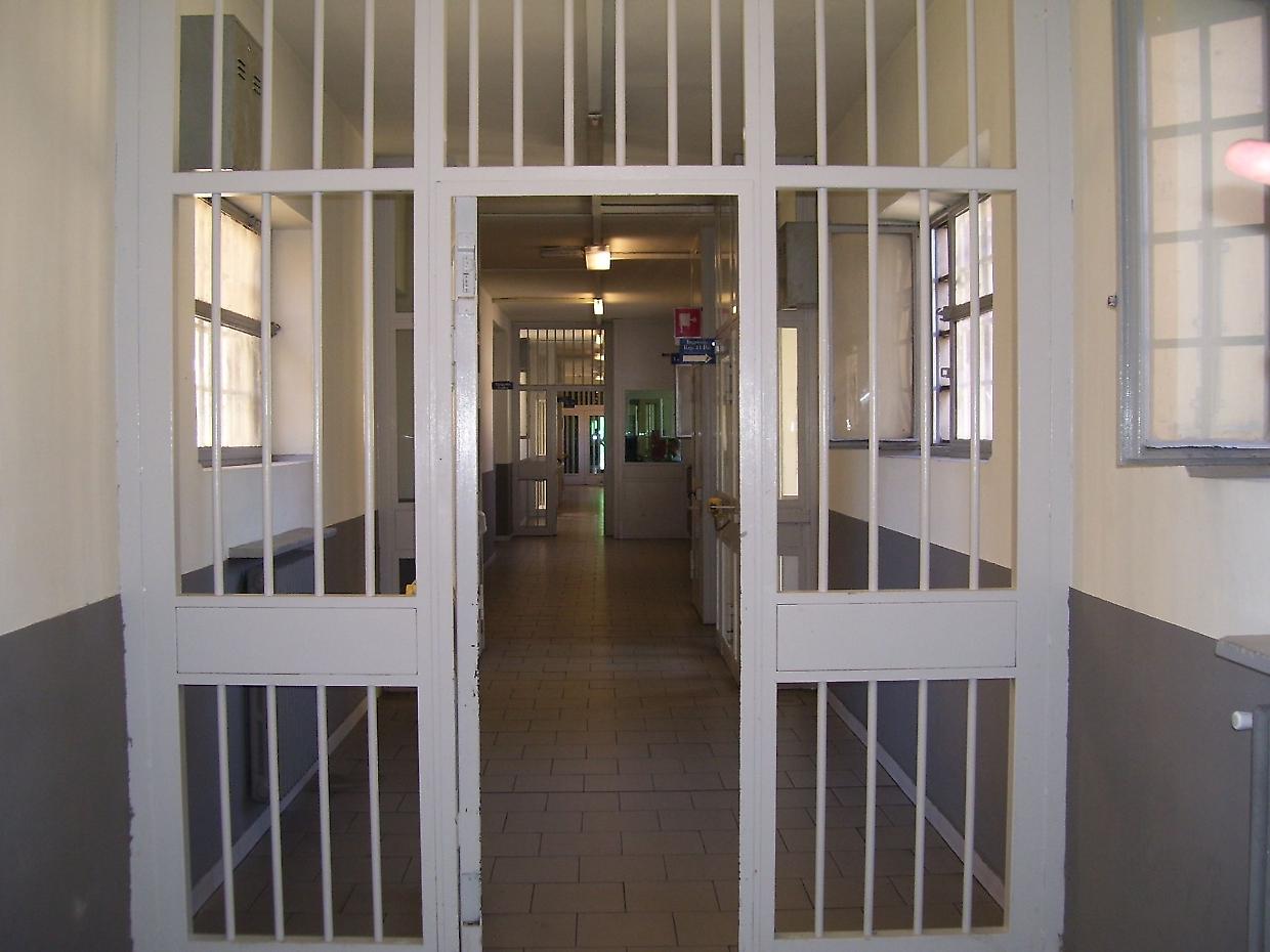 "Copriti quei tatuaggi": quando il codice della pelle è un rischio per la sicurezza in carcere