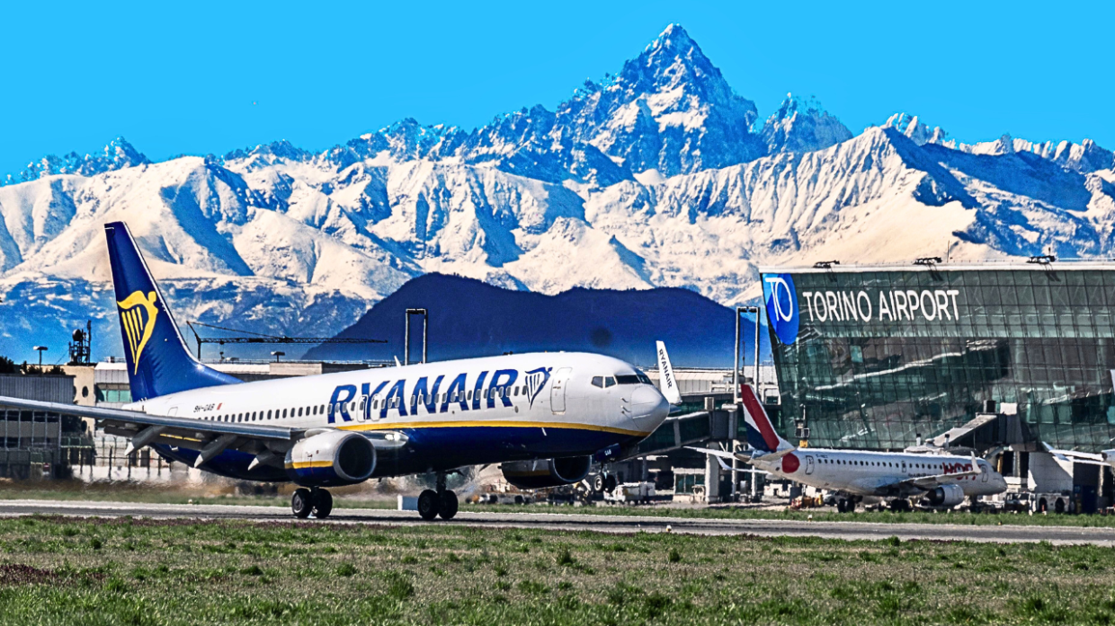Aeroporto, la suggestione di Ryanair: «Una base più grande a Caselle se abolite la tassa sui biglietti»