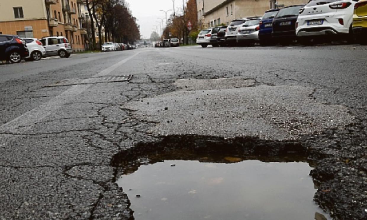 Torino, strade al collasso: quasi 2.000 segnalazioni in appena 5 mesi