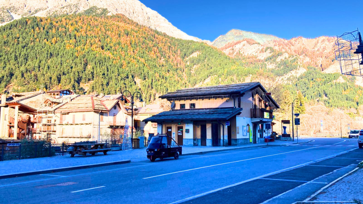 Anche a Cesana e a Sansicario arrivano le strisce blu: ecco quanto costeranno
