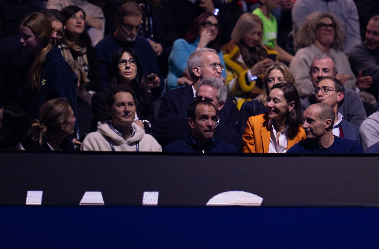 Fischi a John Elkann e applausi a Sinner: Torino aspetta l'ultimo atto delle Atp Finals