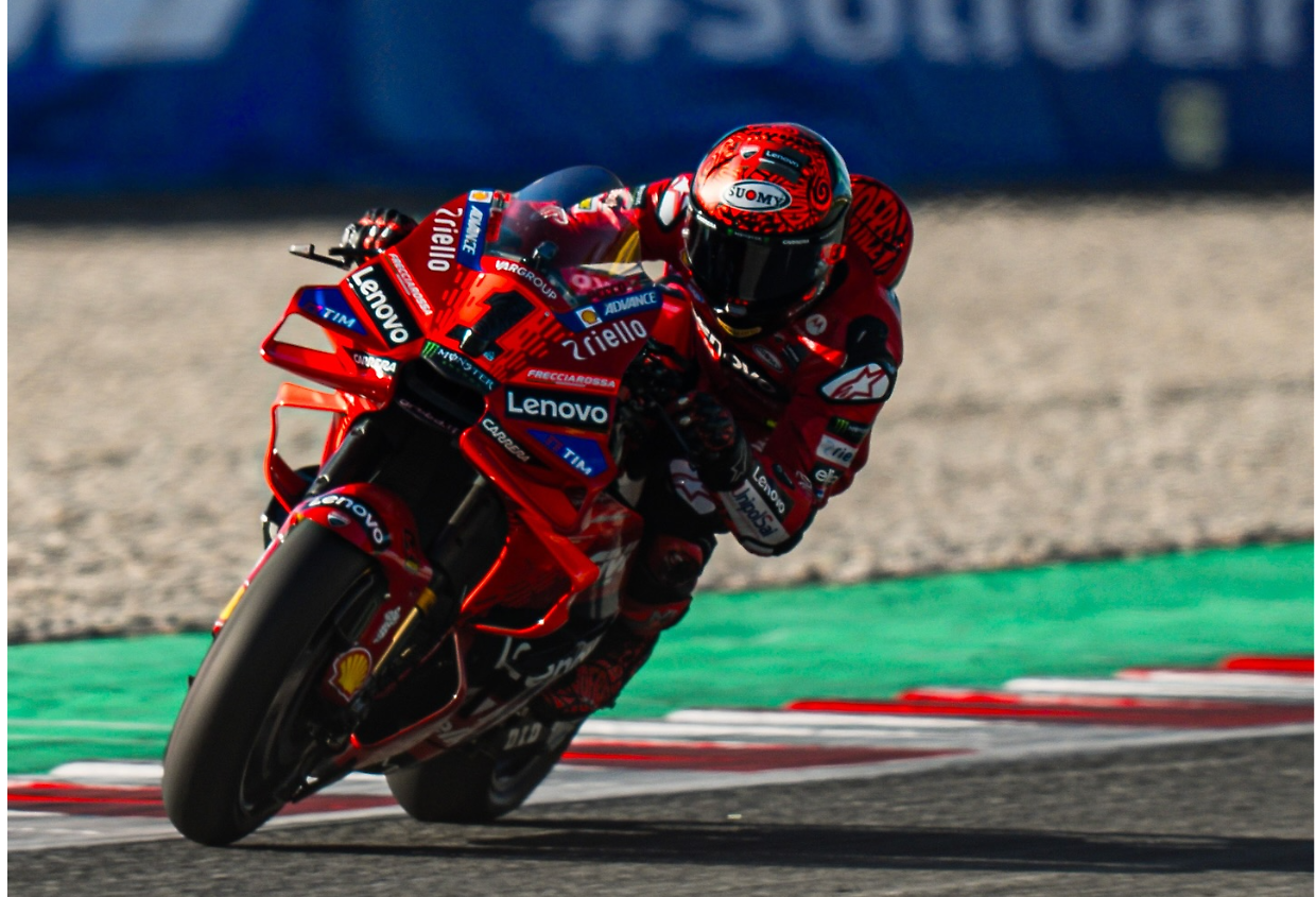 Bagnaia esulta, la Sprint a Barcellona è sua: Gp decisivo per il titolo 