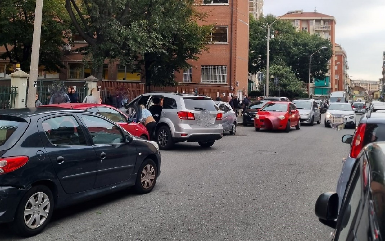 Caos traffico davanti a scuola: «E in due anni 101 infrazioni»