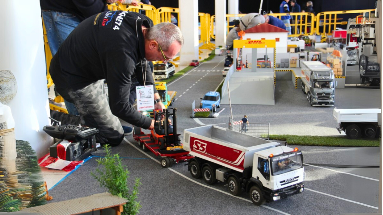 Navi, camion, treni e aerei: a Grugliasco in mostra i capolavori del modellismo