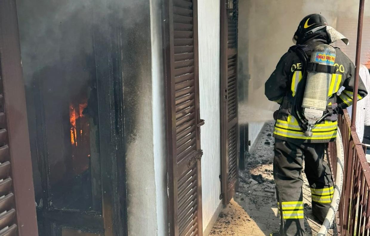 Esplode una baracca in legno, muore un'anziana