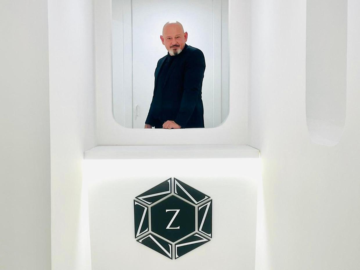 Nicola Zanivan inaugura il suo nuovo salone a Torino: il "re del biondo" si è trasferito in centro 