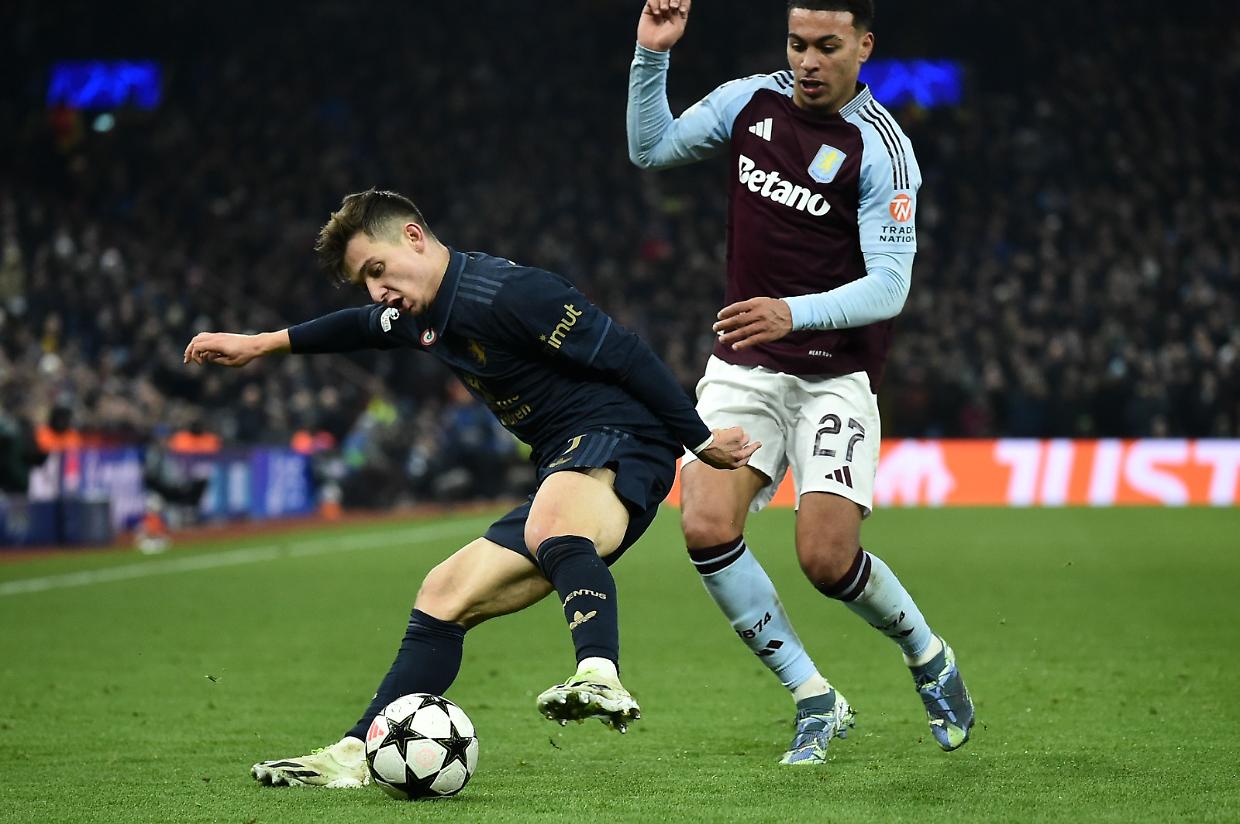 Una delle tante azioni travolgenti di Conceicao in Aston Villa-Juve