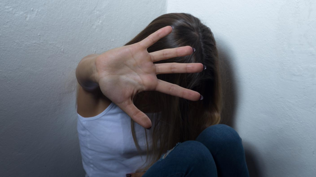 Alba, fermati due uomini per presunta violenza sessuale su una donna