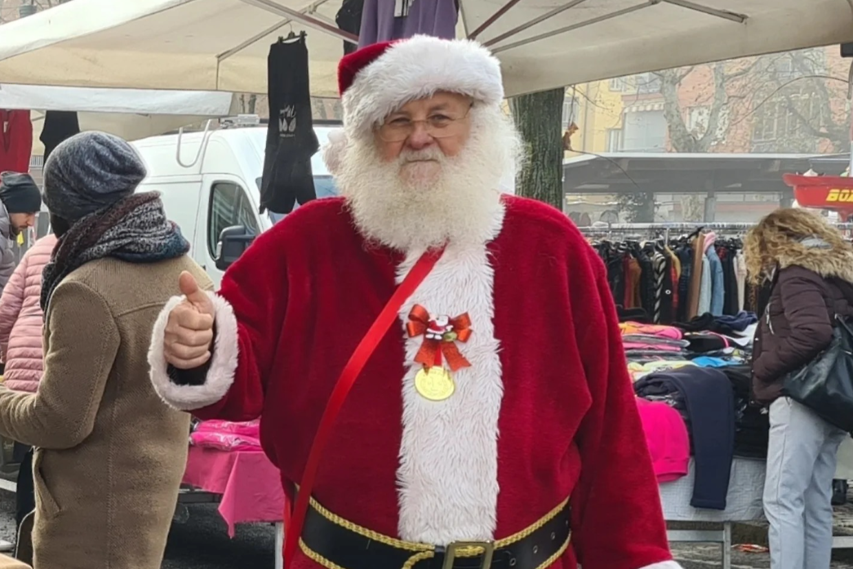 Giuseppe Muni era il Babbo Natale delle feste di via. E' morto all'età di 79 anni