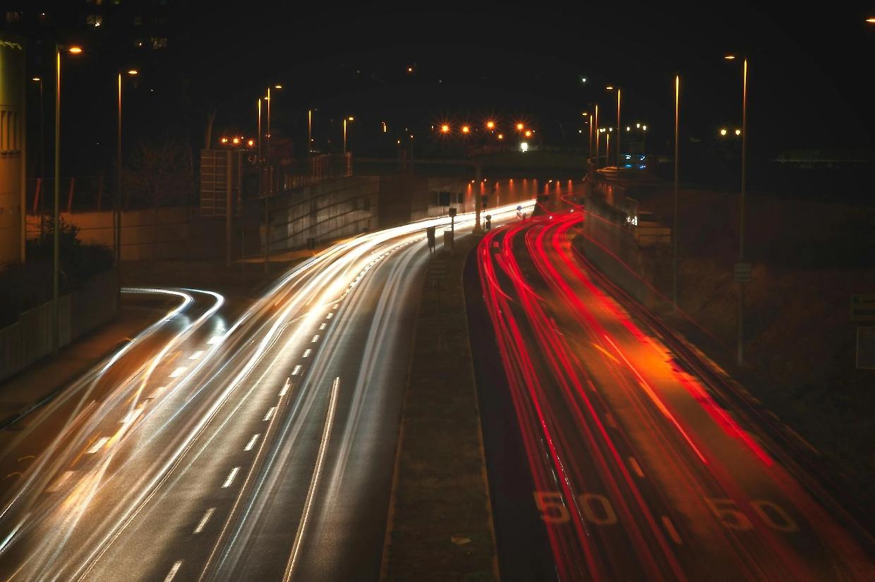 Alcol, droghe e smartphone al volante: la nuova stretta al Codice della strada arriva prima di Natale