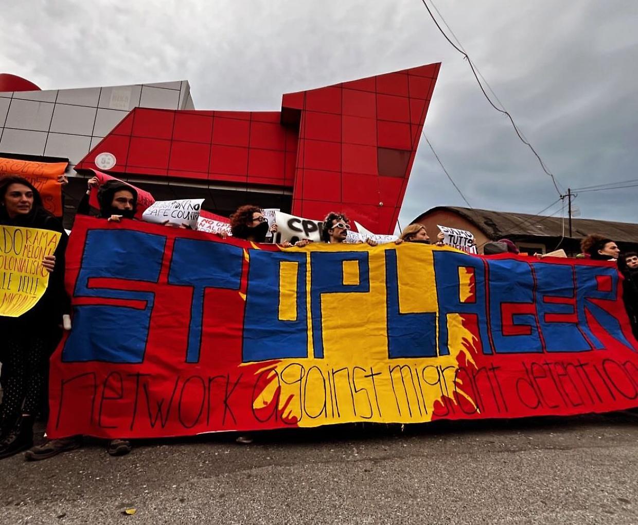 Antagonisti di Torino in protesta in Albania contro i centri per migranti