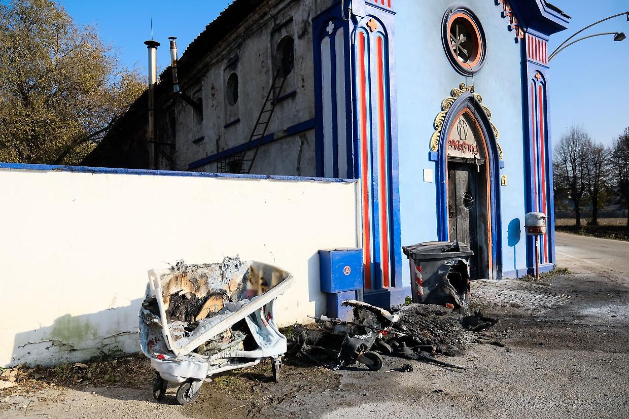 Attacco incendiario a Grugliasco: ignoti lanciano molotov contro centro sociale