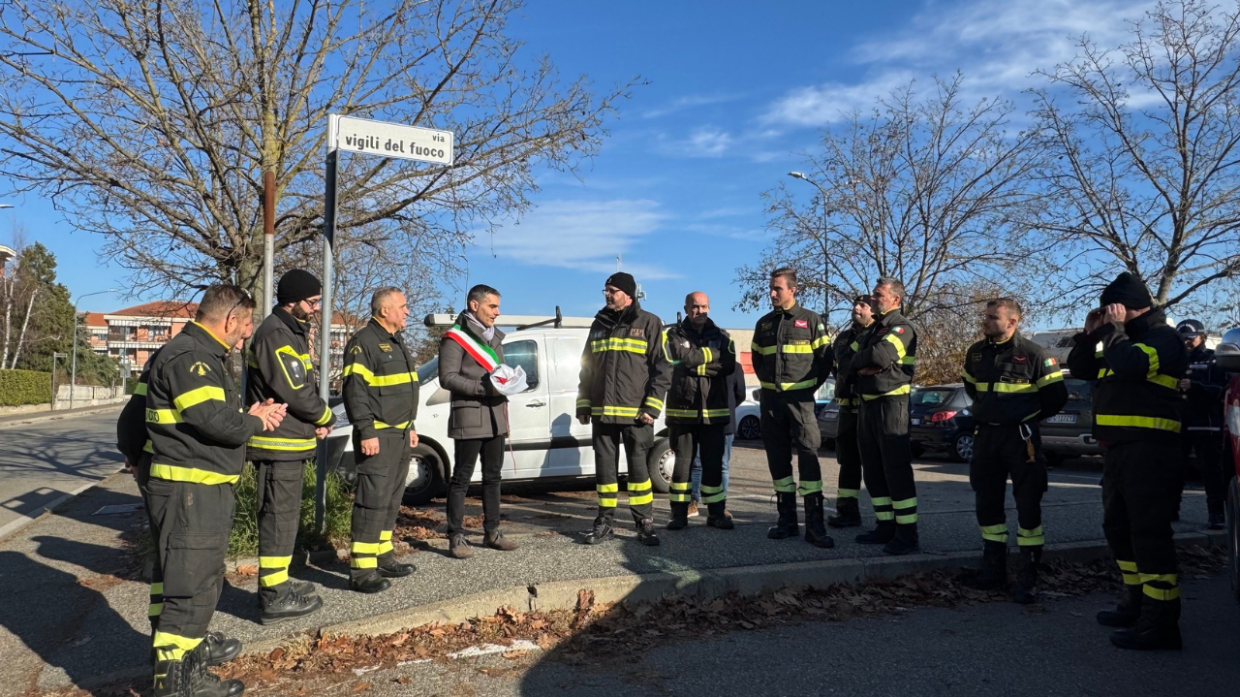 Chieri celebra i Vigili del Fuoco: inaugurata la nuova via dedicata a loro