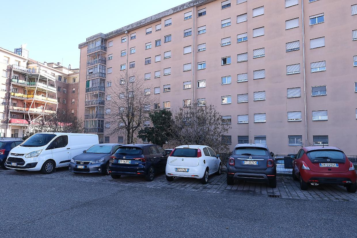Parcheggi a pagamento nelle case Atc. «Lavori nei palazzi con i soldi ricavati»