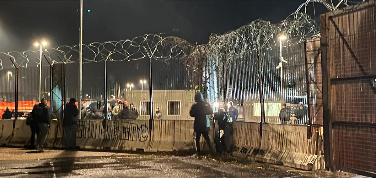 No Tav, razzi e sassi contro la polizia come "antipasto" della marcia