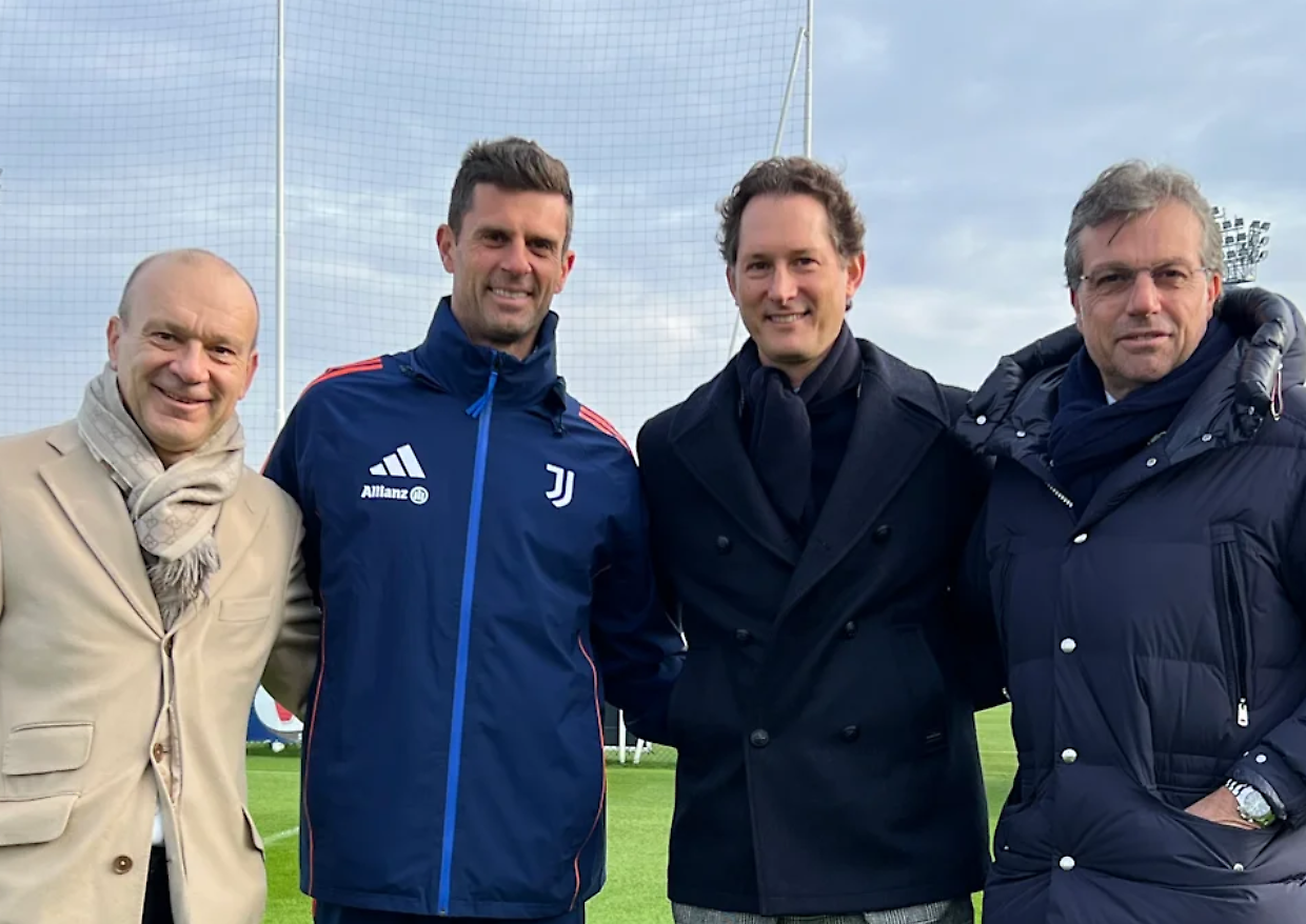 John Elkann in visita alla Continassa con Thiago Motta, Giuntoli e Scanavino (foto Juventus Fc)