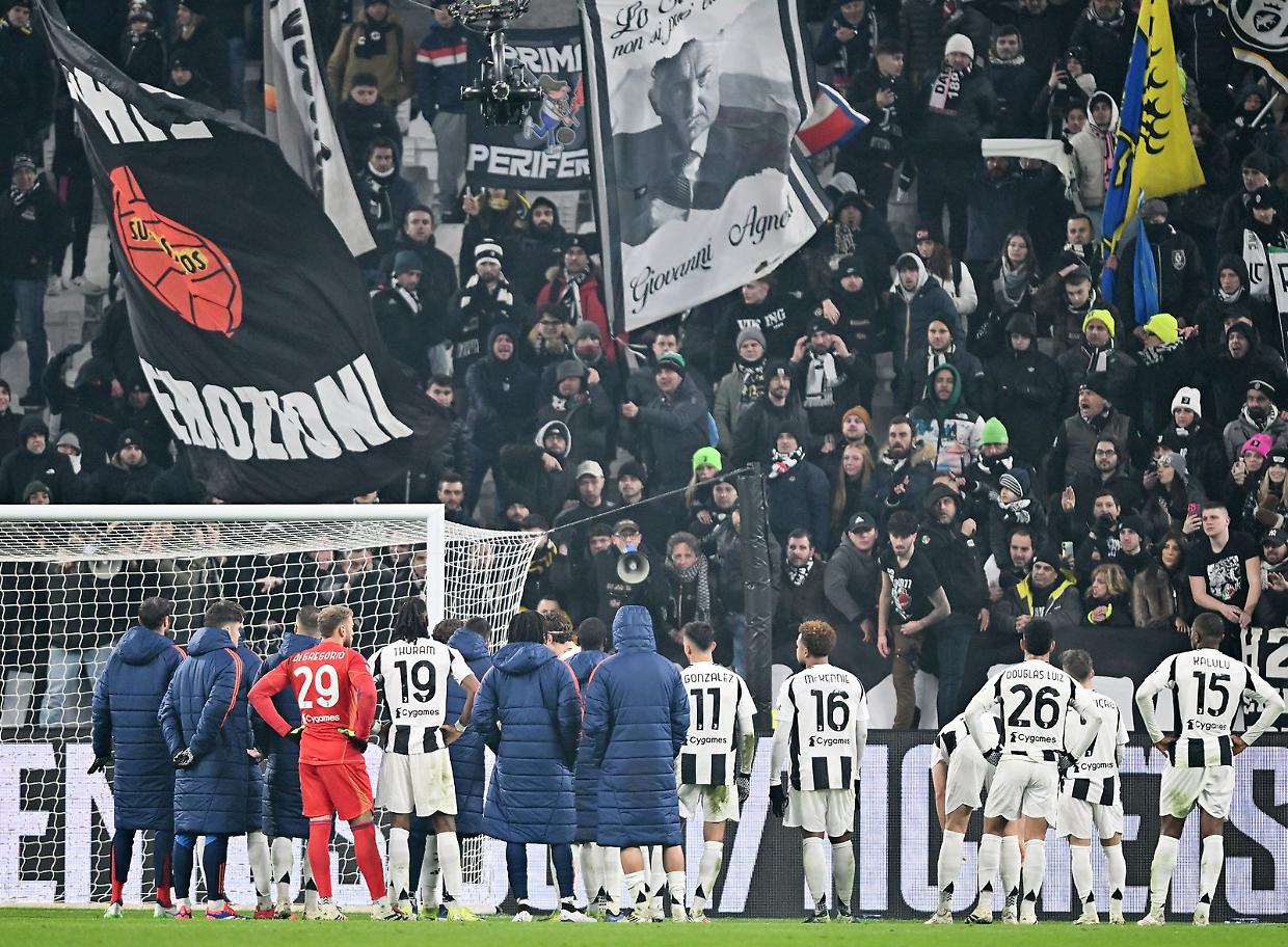 Il confronto tra la Juve e i tifosi dopo il 2-2 contro il Venezia