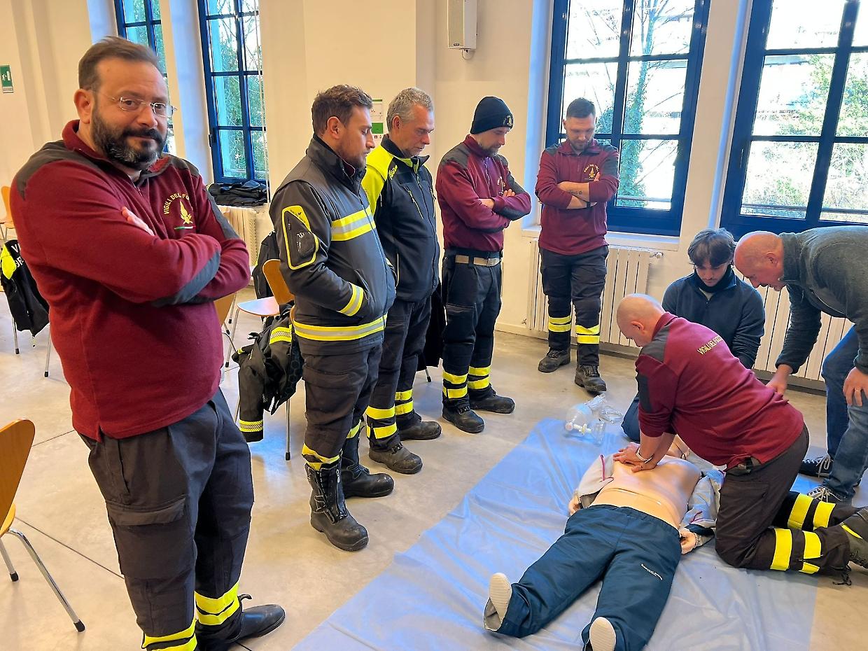 I vigili del fuoco a "scuola di rianimazione" con la Croce Verde