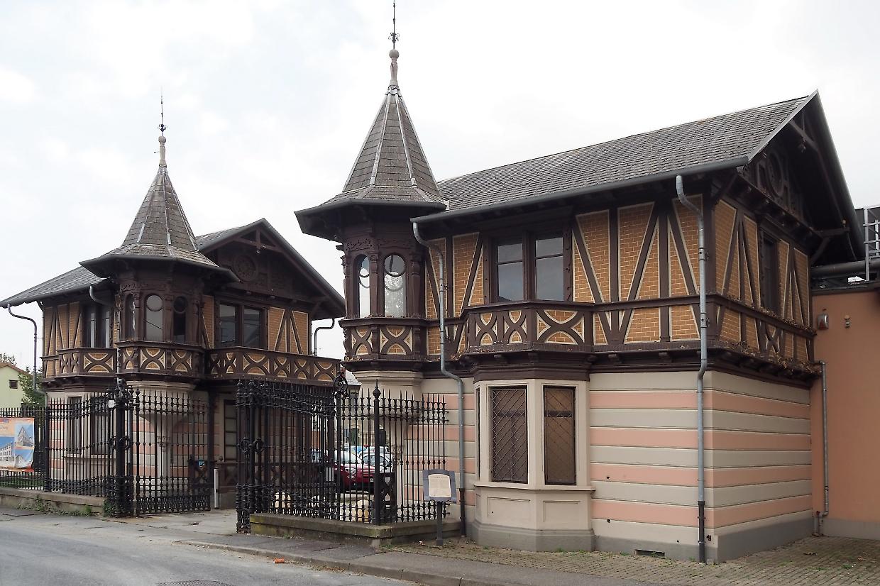 Creatività e tradizione: il Villaggio Leumann celebra l'arte tessile