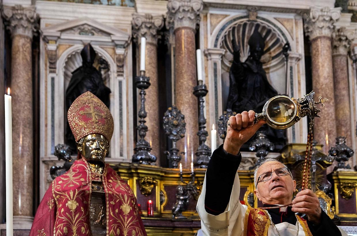 Il Miracolo di San Gennaro: Tradizione, Fede e Presagi a Napoli