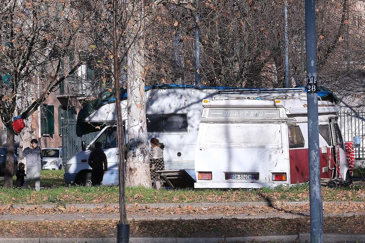 «Accampamenti rom nelle strade». Allarme a Mirafiori e a Santa Rita