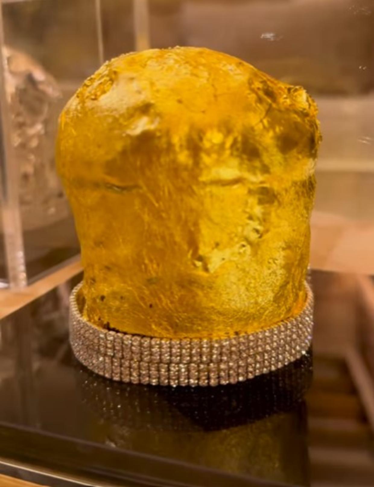 Il panettone più prezioso d'Italia: oro, Swarovski e prezzi da capogiro