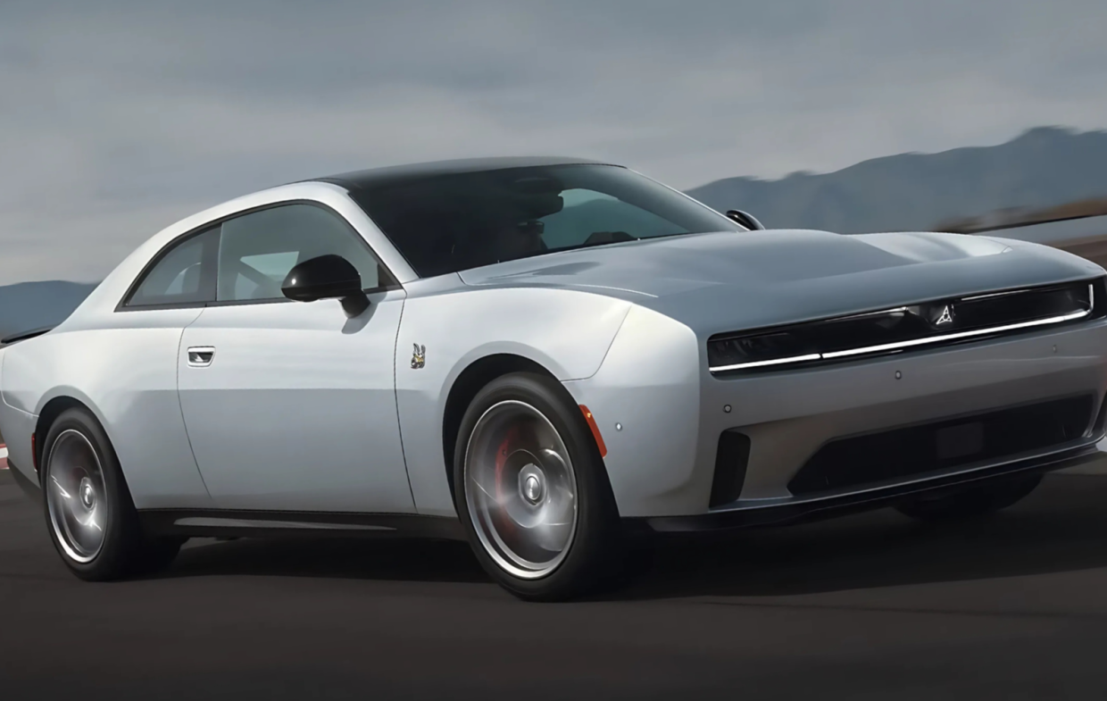 La Dodge Charger Daytona (ma con motore termico) in Europa: così Stellantis sfida BMW e Ford