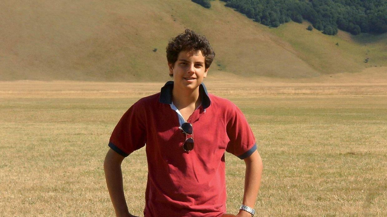 Scandalo su Carlo Acutis: in vendita online una ciocca di capelli per oltre 2.000 euro