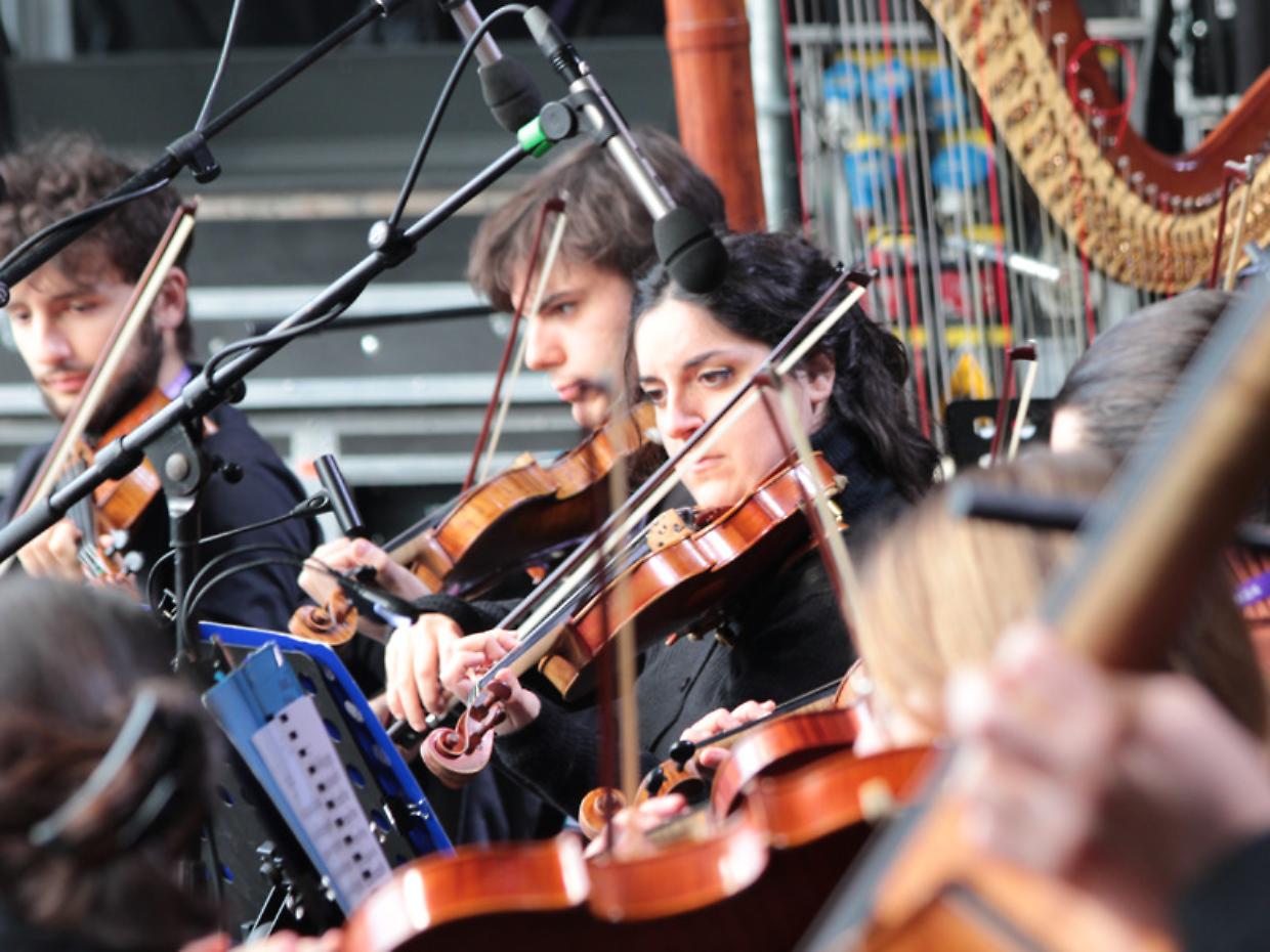 Musica e cioccolata calda in piazza a Torino: ecco come iniziare il 2025 in armonia e dolcezza