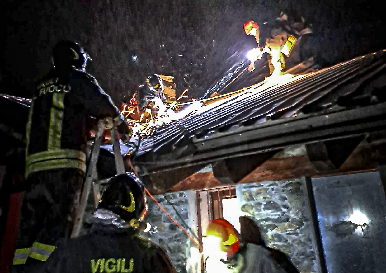 Brucia il tetto di un rifugio al Pian della Mussa