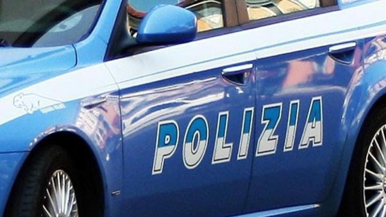 Mirafiori, poliziotto salva una donna in arresto cardiaco: eroico intervento fuori servizio