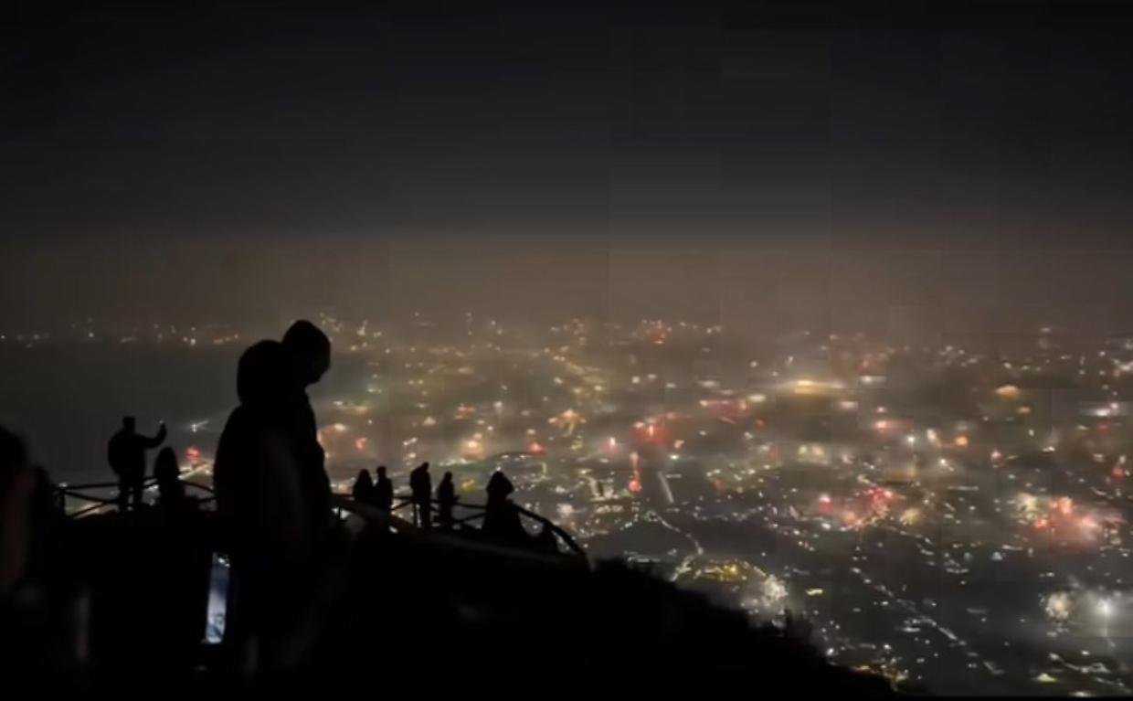 "Senza una lira e senza una mano ma siamo felici" il video virale che fa dicutere