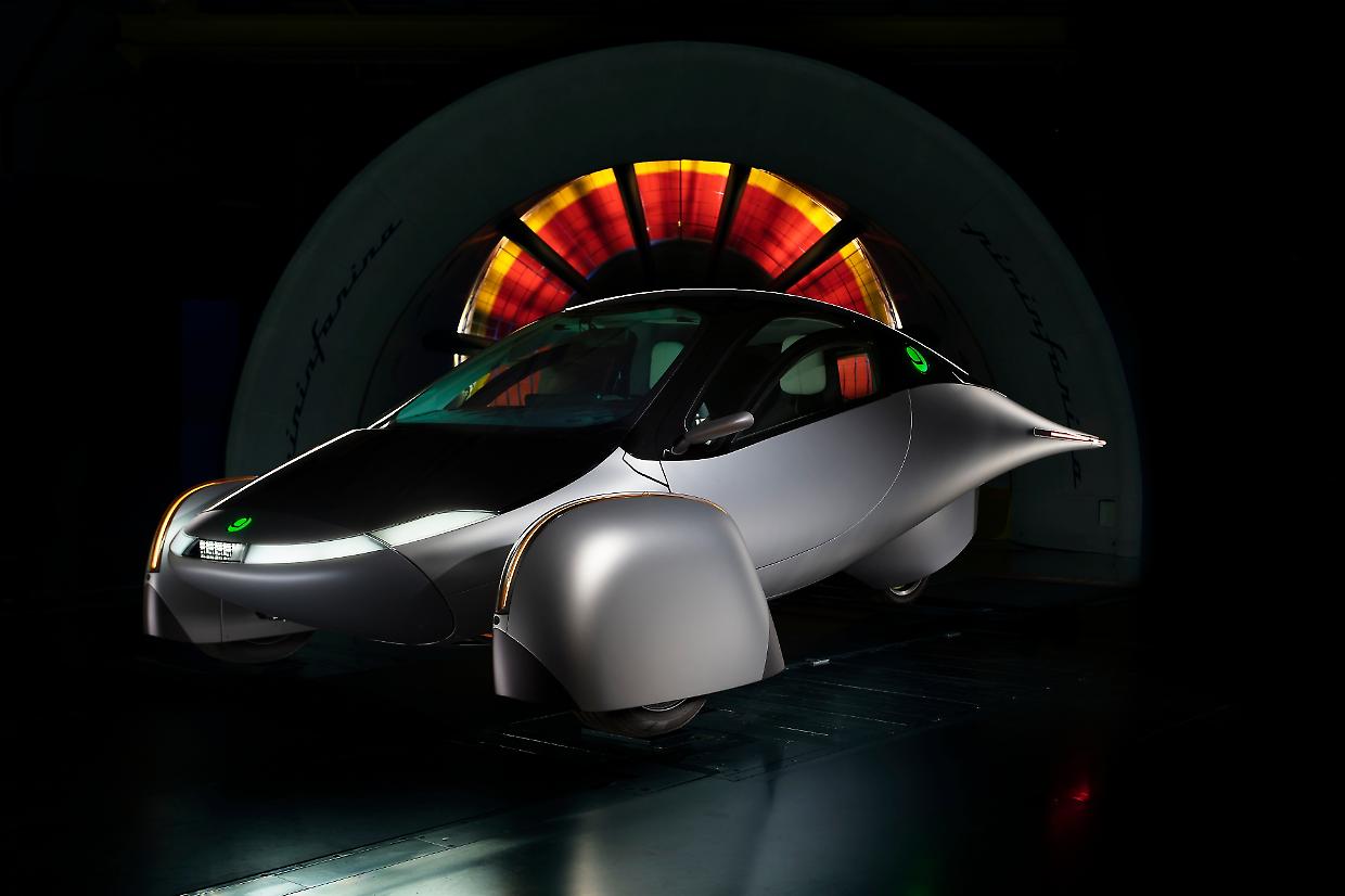 CES 2024, ecco l'auto a energia solare Made (anche) in Torino