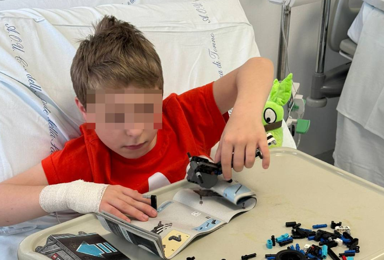Viktor ha 11 anni e ha subìto dieci interventi chirurgici