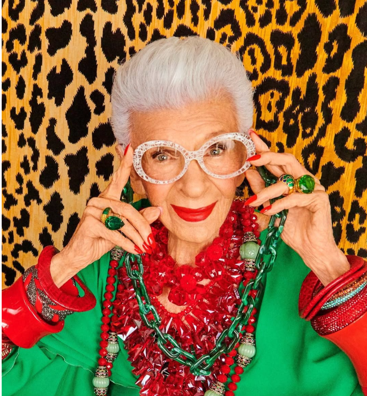 Iris Apfel: l’imperdibile asta di oltre 200 tesori della regina dello stile