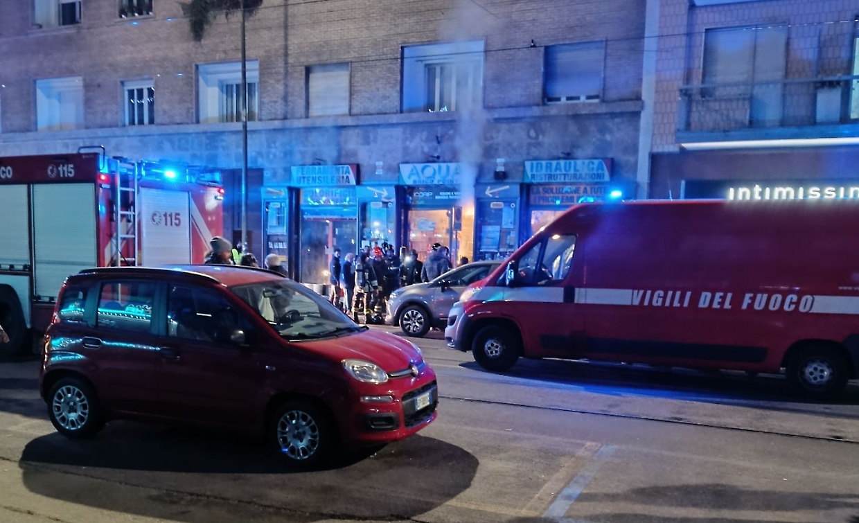 L'intervento dei vigili del fuoco in via Nizza