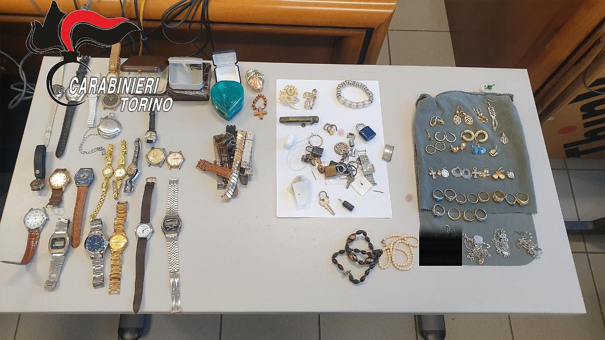 Ricettazione e riciclaggio di oro rubato, quattro misure cautelari eseguite dai carabinieri