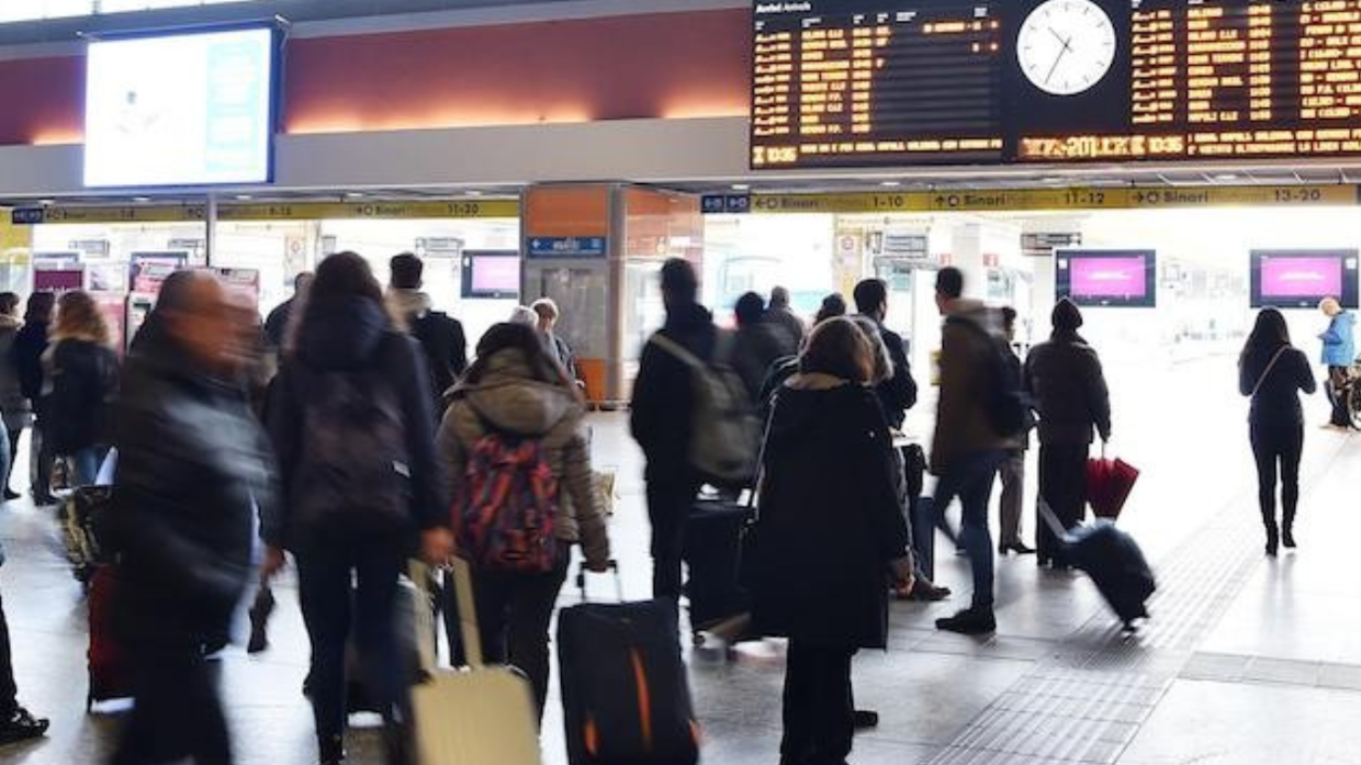 Caos treni a Torino Porta Nuova, Codacons sul piede di guerra: "Risarcimento per i passeggeri"
