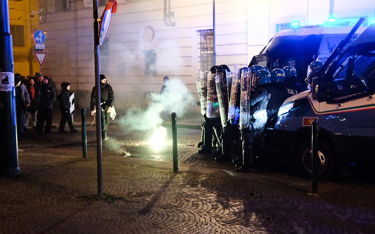 Violenze e devastazioni al corteo per Ramy a Torino, chieste 8 condanne