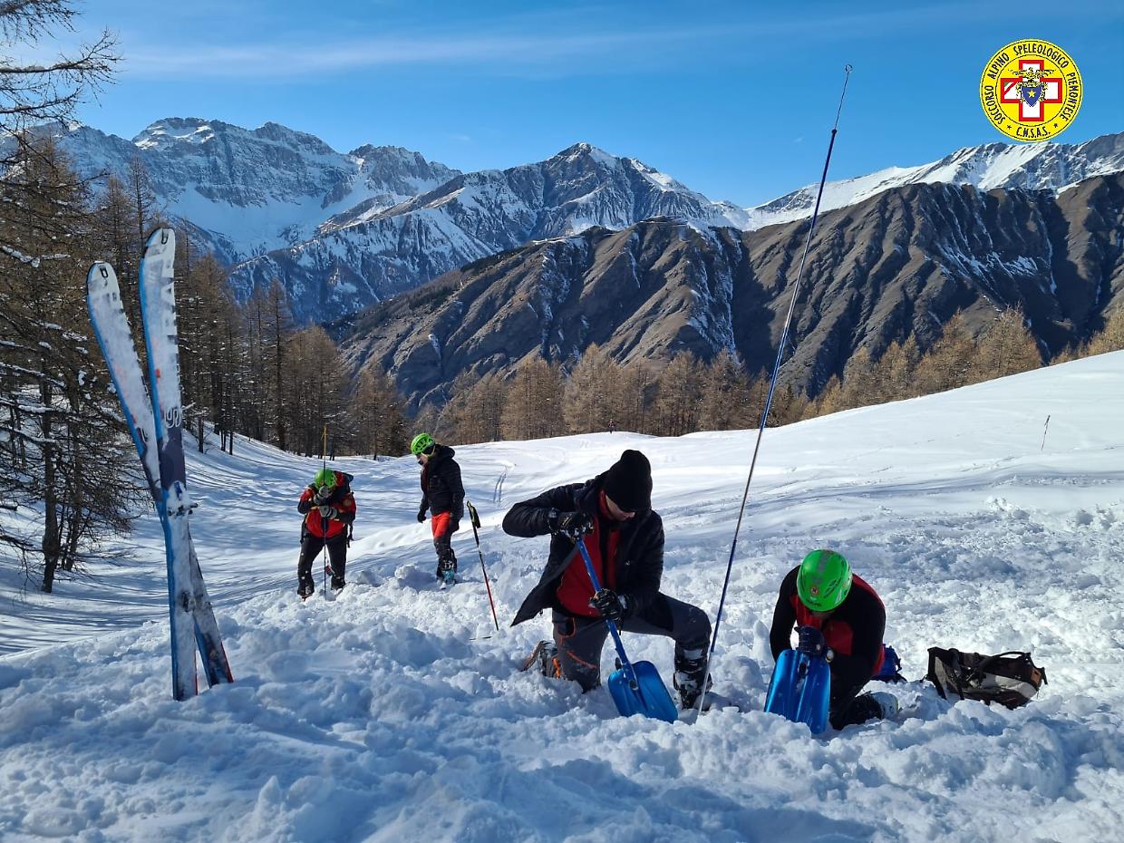 Tragedia sulle montagne piemontesi: tre morti e due feriti sotto una valanga