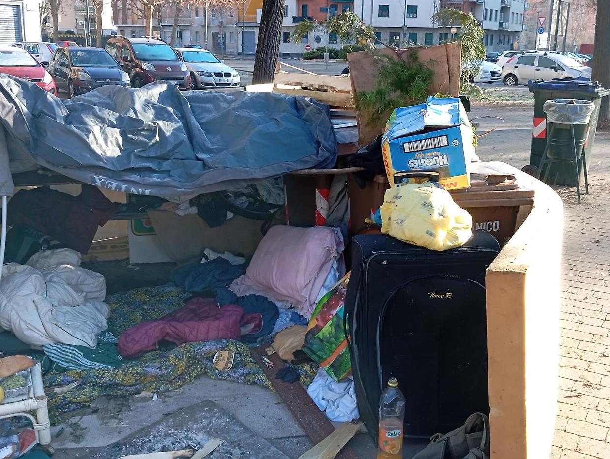 Piazza Bottesini "liberata", ma dura poco
