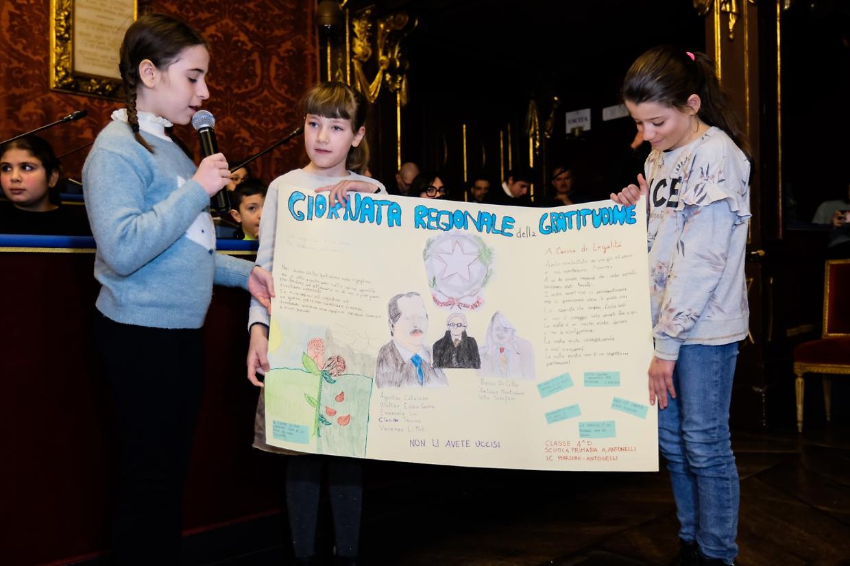 Giornata gratitudine alle forze dell'ordine: grandi protagonisti i bambini delle scuole